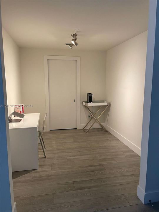 For Sale: $559,000 (1 beds, 2 baths, 868 Square Feet)