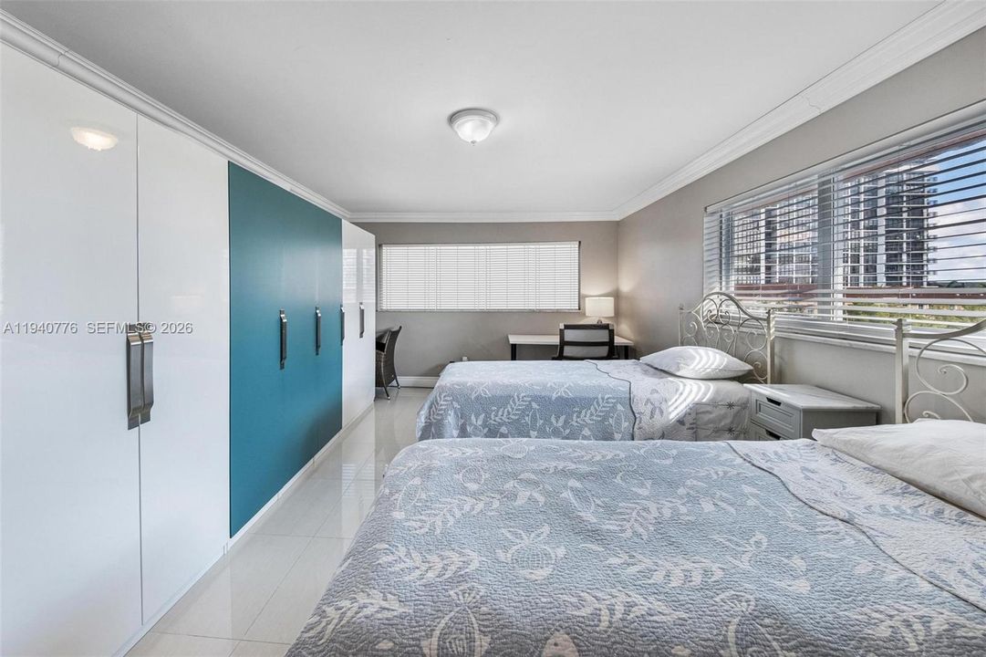 For Sale: $350,000 (2 beds, 2 baths, 1139 Square Feet)