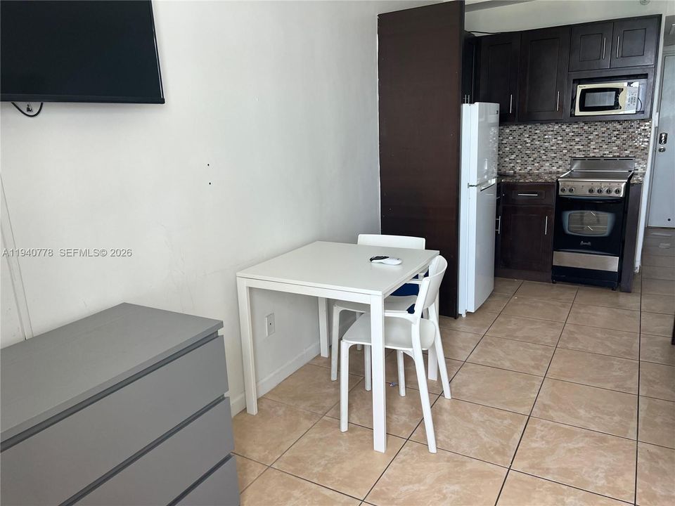 В аренду: $1,600 (0 спален, 0 ванн, 330 Квадратных фут)