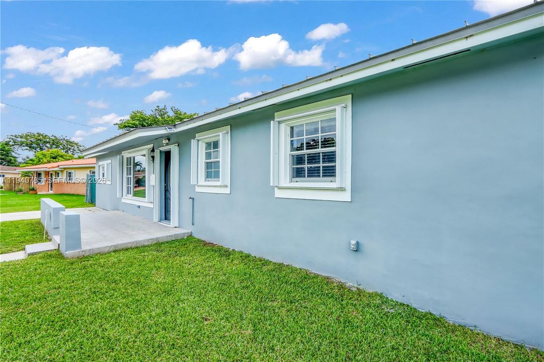 For Rent: $3,800 (3 beds, 2 baths, 1240 Square Feet)