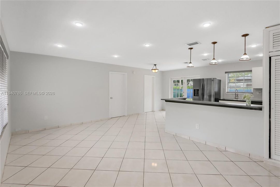 For Rent: $3,800 (3 beds, 2 baths, 1240 Square Feet)