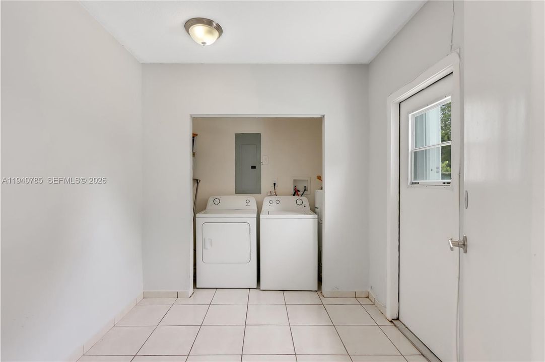 For Rent: $3,800 (3 beds, 2 baths, 1240 Square Feet)