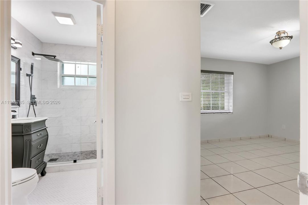 For Rent: $3,800 (3 beds, 2 baths, 1240 Square Feet)