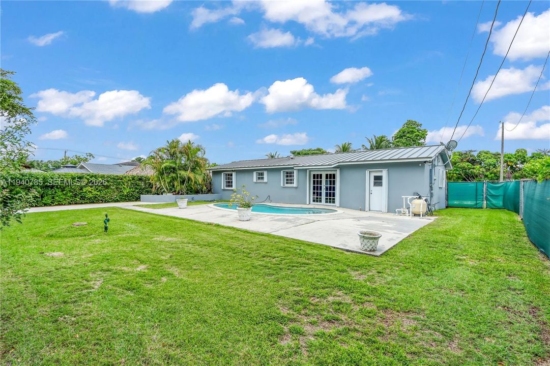 For Rent: $3,800 (3 beds, 2 baths, 1240 Square Feet)