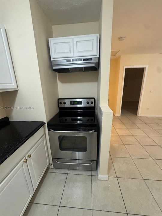 For Rent: $1,950 (2 beds, 1 baths, 1023 Square Feet)