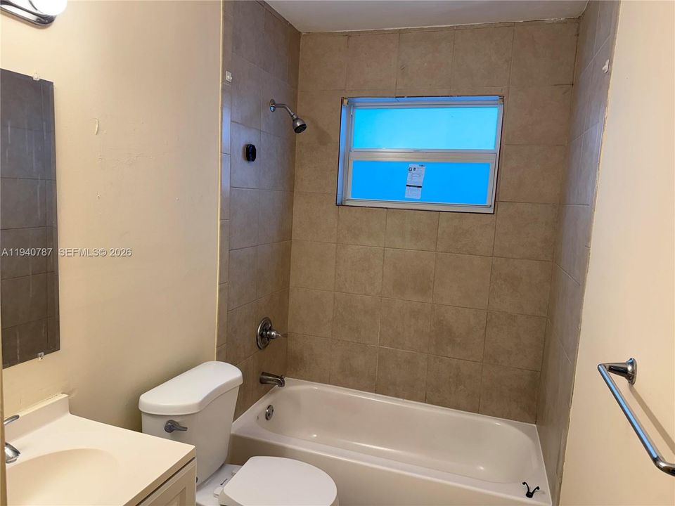 For Rent: $1,950 (2 beds, 1 baths, 1023 Square Feet)