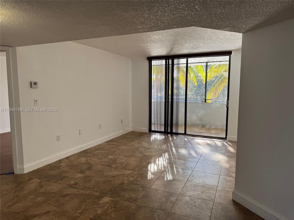For Rent: $2,200 (2 beds, 2 baths, 1143 Square Feet)