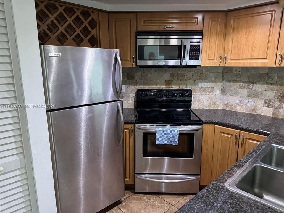 For Rent: $2,200 (2 beds, 2 baths, 1143 Square Feet)