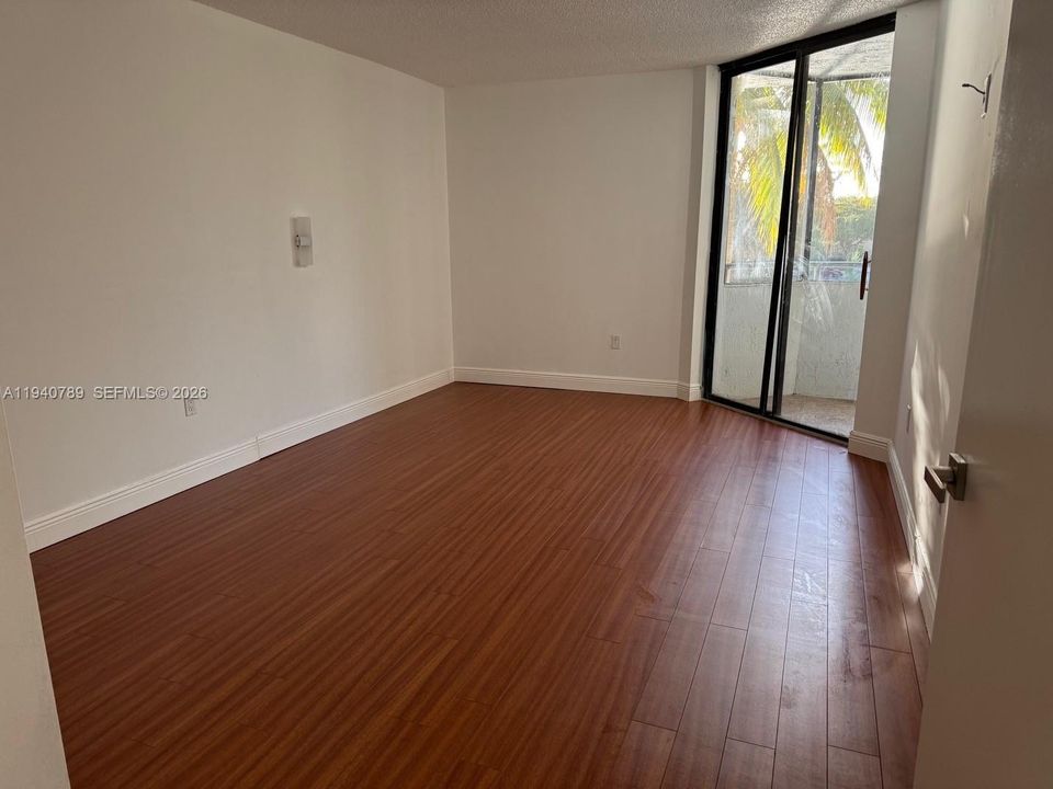 For Rent: $2,200 (2 beds, 2 baths, 1143 Square Feet)