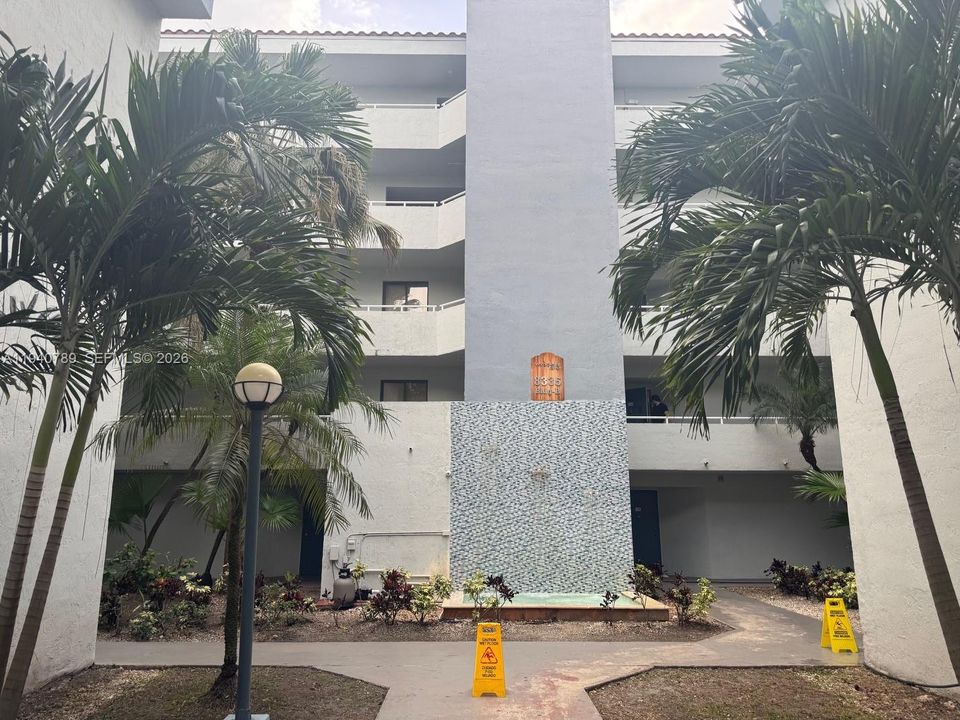 For Rent: $2,200 (2 beds, 2 baths, 1143 Square Feet)