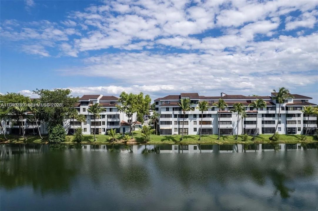 For Rent: $2,200 (2 beds, 2 baths, 1143 Square Feet)