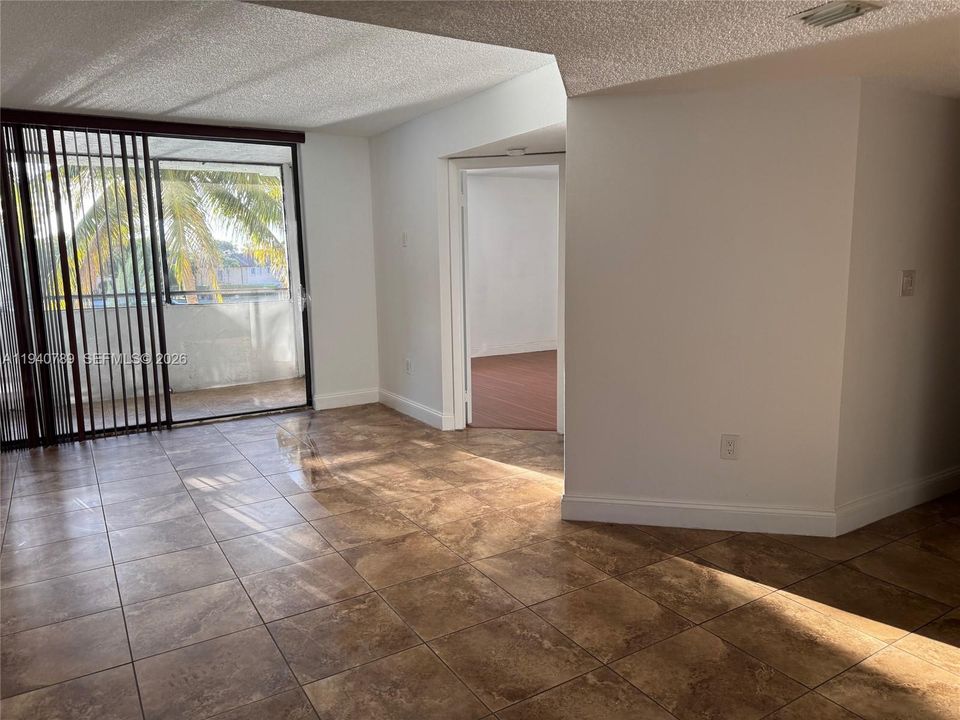 For Rent: $2,200 (2 beds, 2 baths, 1143 Square Feet)