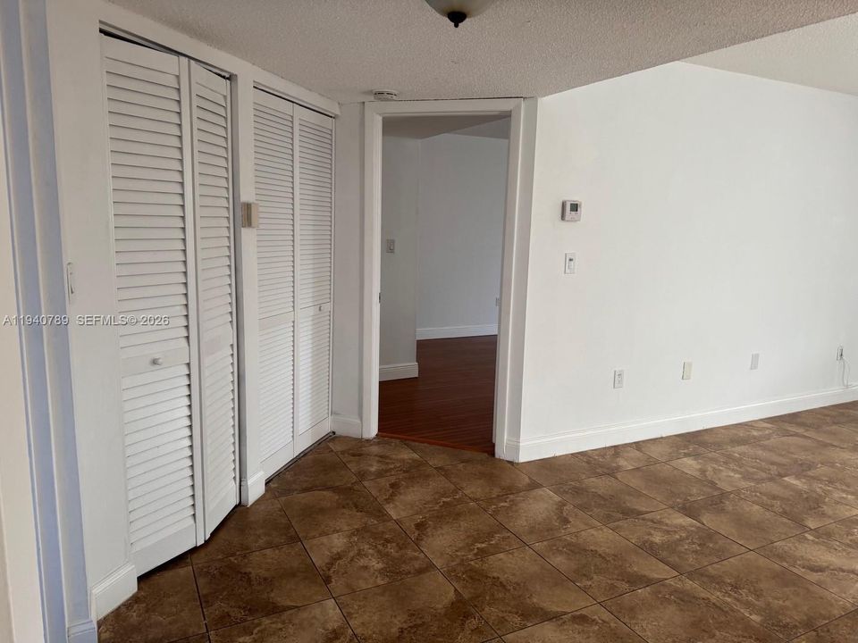 For Rent: $2,200 (2 beds, 2 baths, 1143 Square Feet)