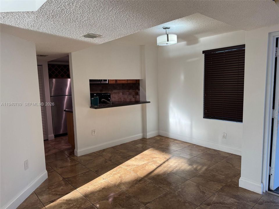 For Rent: $2,200 (2 beds, 2 baths, 1143 Square Feet)