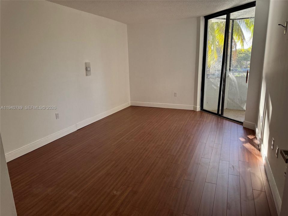 For Rent: $2,200 (2 beds, 2 baths, 1143 Square Feet)