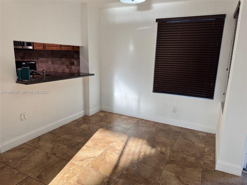 For Rent: $2,200 (2 beds, 2 baths, 1143 Square Feet)
