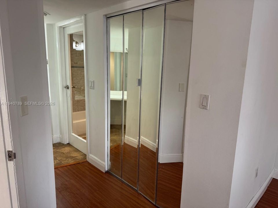 For Rent: $2,200 (2 beds, 2 baths, 1143 Square Feet)