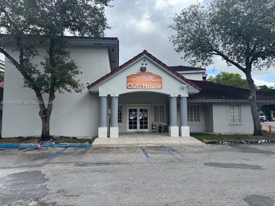 For Rent: $2,200 (2 beds, 2 baths, 1143 Square Feet)