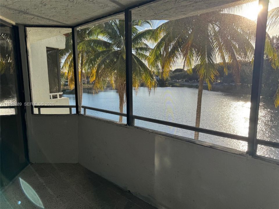 For Rent: $2,200 (2 beds, 2 baths, 1143 Square Feet)