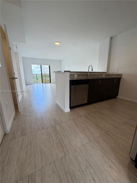 В аренду: $2,600 (1 спален, 1 ванн, 800 Квадратных фут)