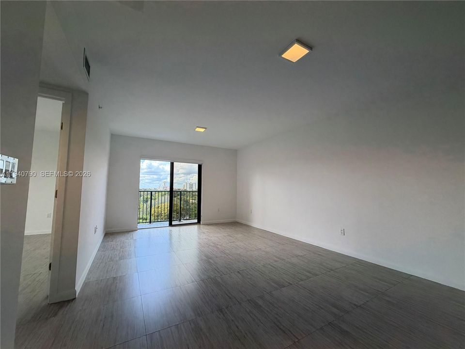 В аренду: $2,600 (1 спален, 1 ванн, 800 Квадратных фут)