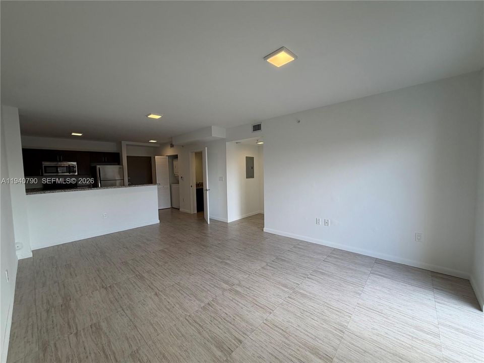 В аренду: $2,600 (1 спален, 1 ванн, 800 Квадратных фут)