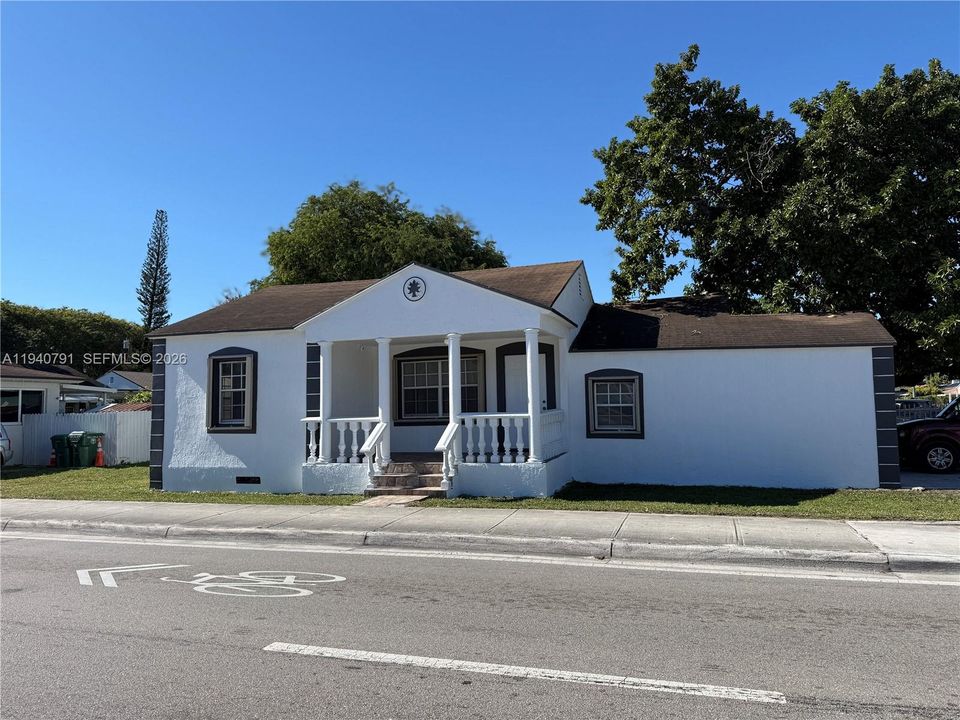 На продажу: $440,000 (3 спален, 1 ванн, 936 Квадратных фут)