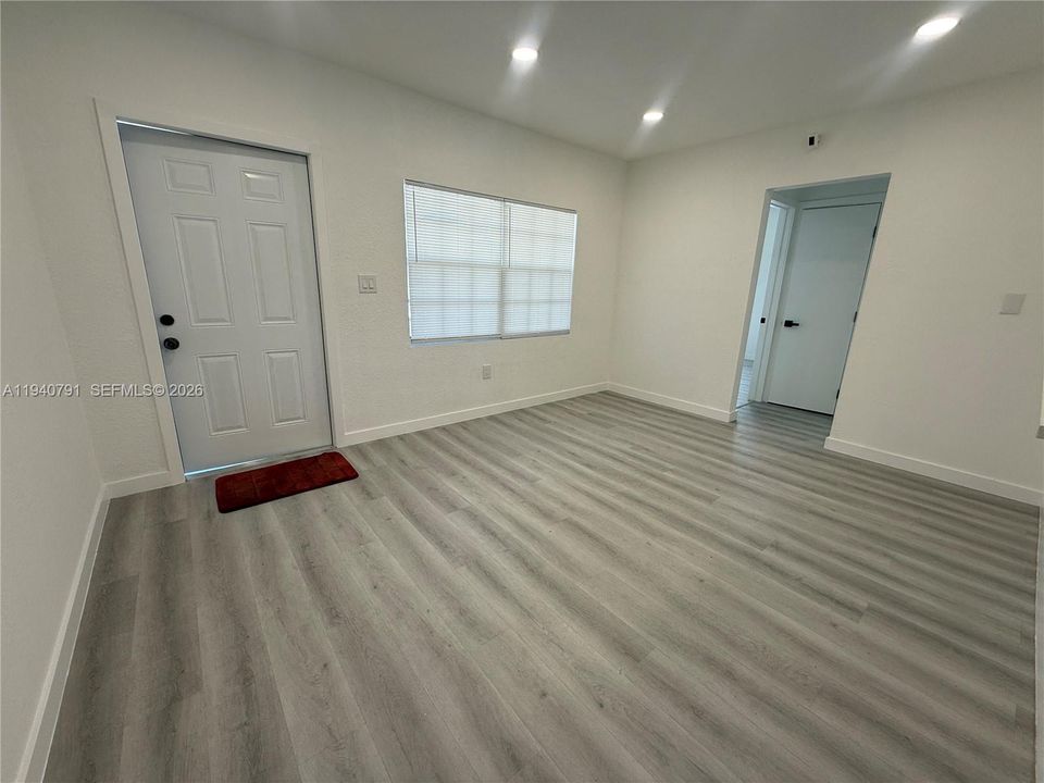 На продажу: $440,000 (3 спален, 1 ванн, 936 Квадратных фут)