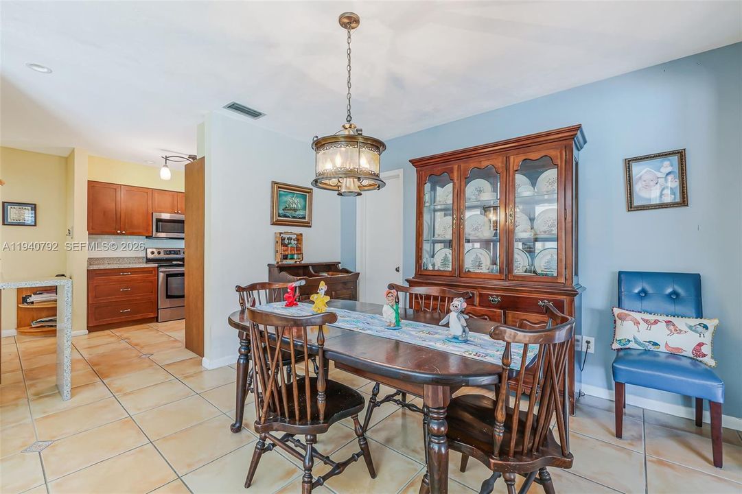 待售: $1,050,000 (3 贝兹, 2 浴室, 2388 平方英尺)