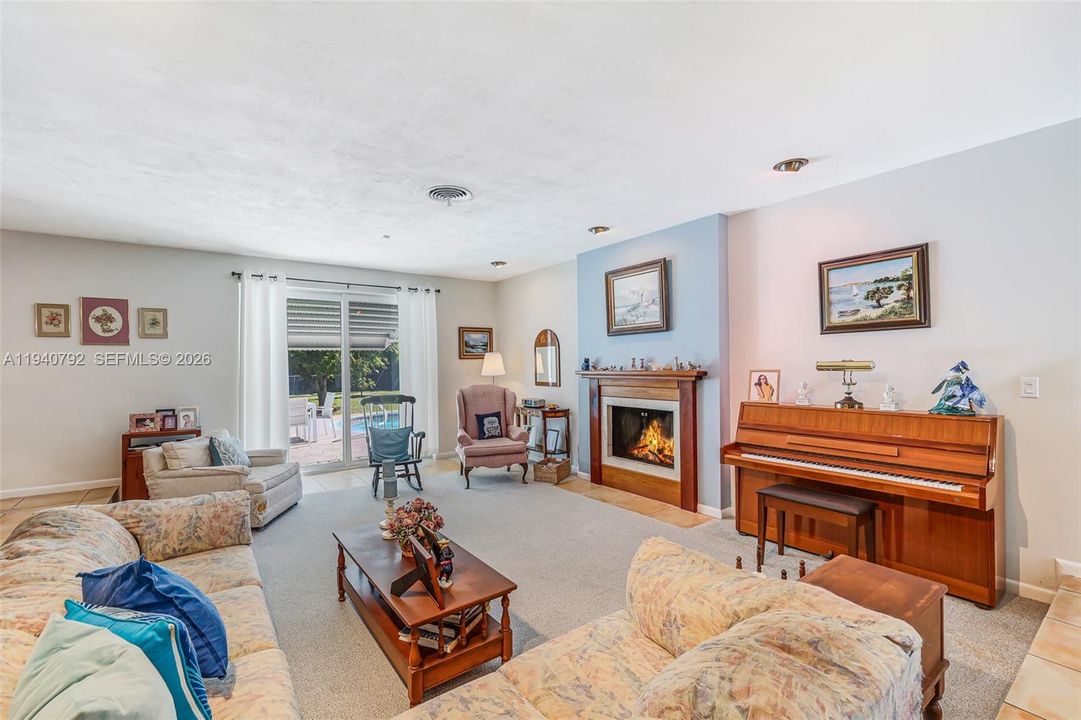 待售: $1,050,000 (3 贝兹, 2 浴室, 2388 平方英尺)