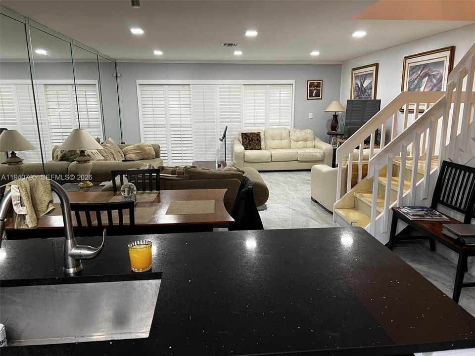 For Sale: $349,000 (2 beds, 2 baths, 1332 Square Feet)