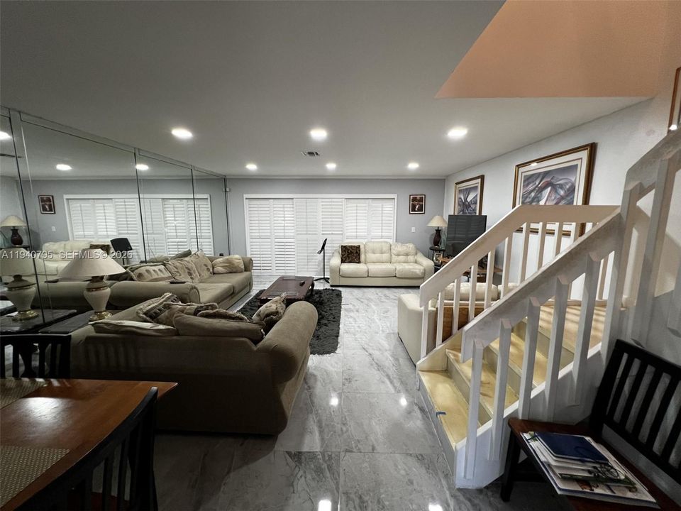 For Sale: $349,000 (2 beds, 2 baths, 1332 Square Feet)