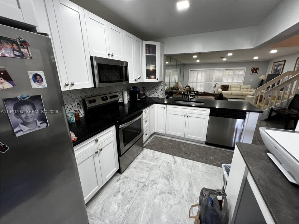 For Sale: $349,000 (2 beds, 2 baths, 1332 Square Feet)
