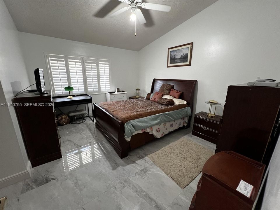 For Sale: $349,000 (2 beds, 2 baths, 1332 Square Feet)