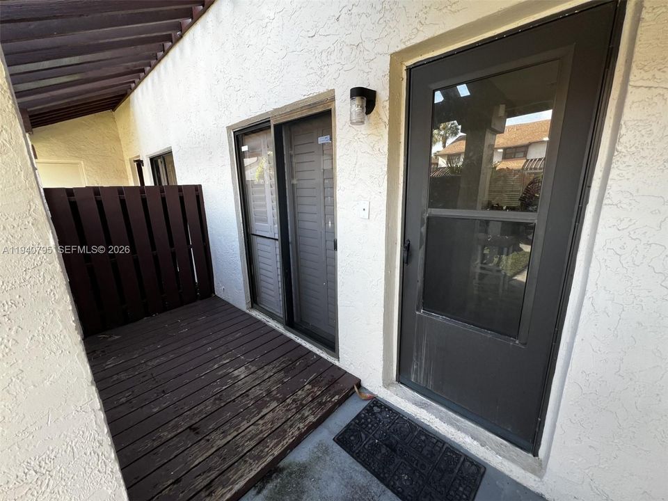 For Sale: $349,000 (2 beds, 2 baths, 1332 Square Feet)