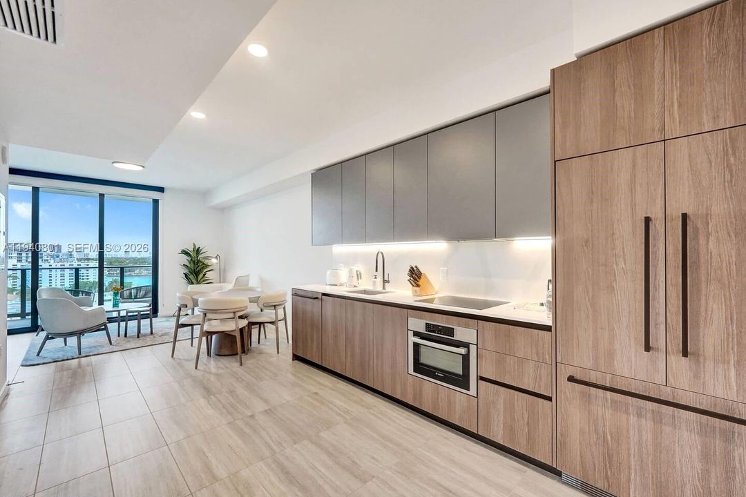 For Sale: $1,125,000 (1 beds, 1 baths, 825 Square Feet)