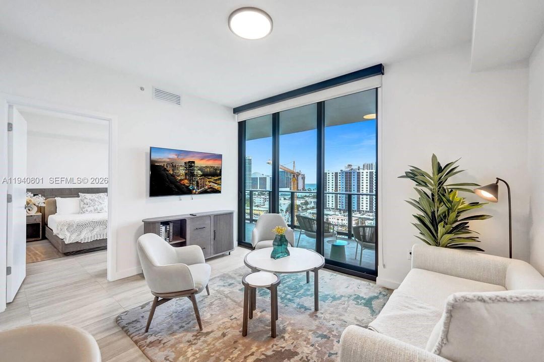 For Sale: $1,125,000 (1 beds, 1 baths, 825 Square Feet)