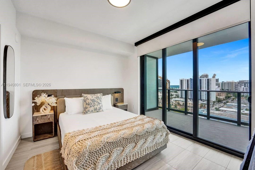 For Sale: $1,125,000 (1 beds, 1 baths, 825 Square Feet)