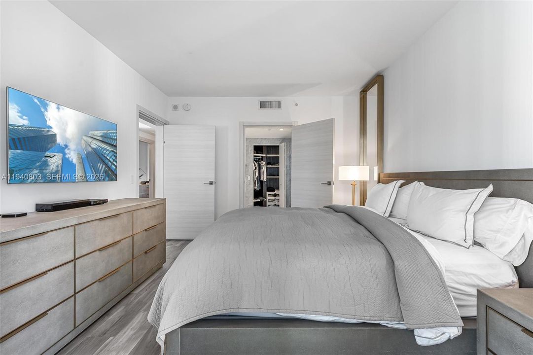 待售: $1,049,000 (2 贝兹, 2 浴室, 1152 平方英尺)