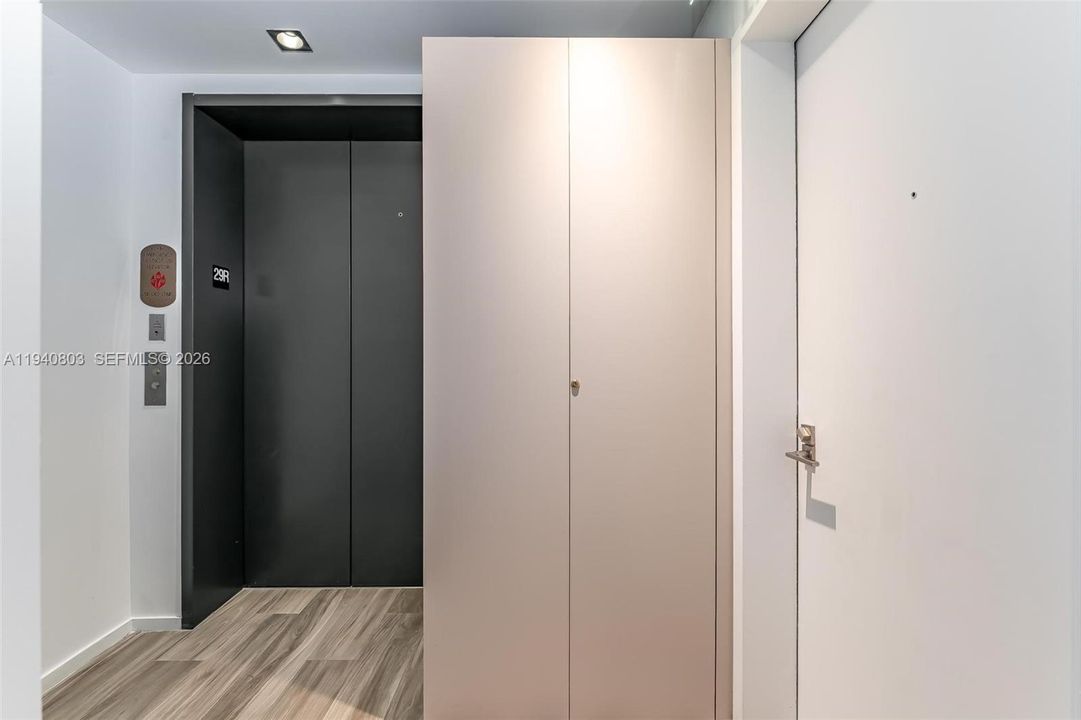 待售: $1,049,000 (2 贝兹, 2 浴室, 1152 平方英尺)