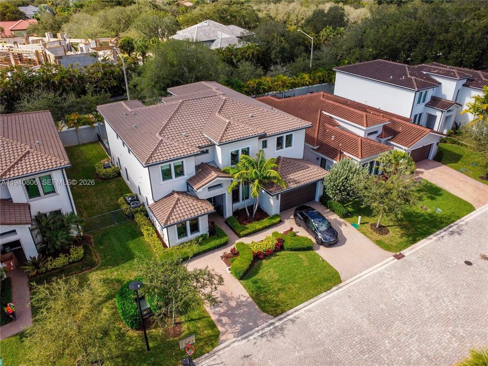 Недавно продано: $2,850,000 (6 спален, 7 ванн, 5377 Квадратных фут)