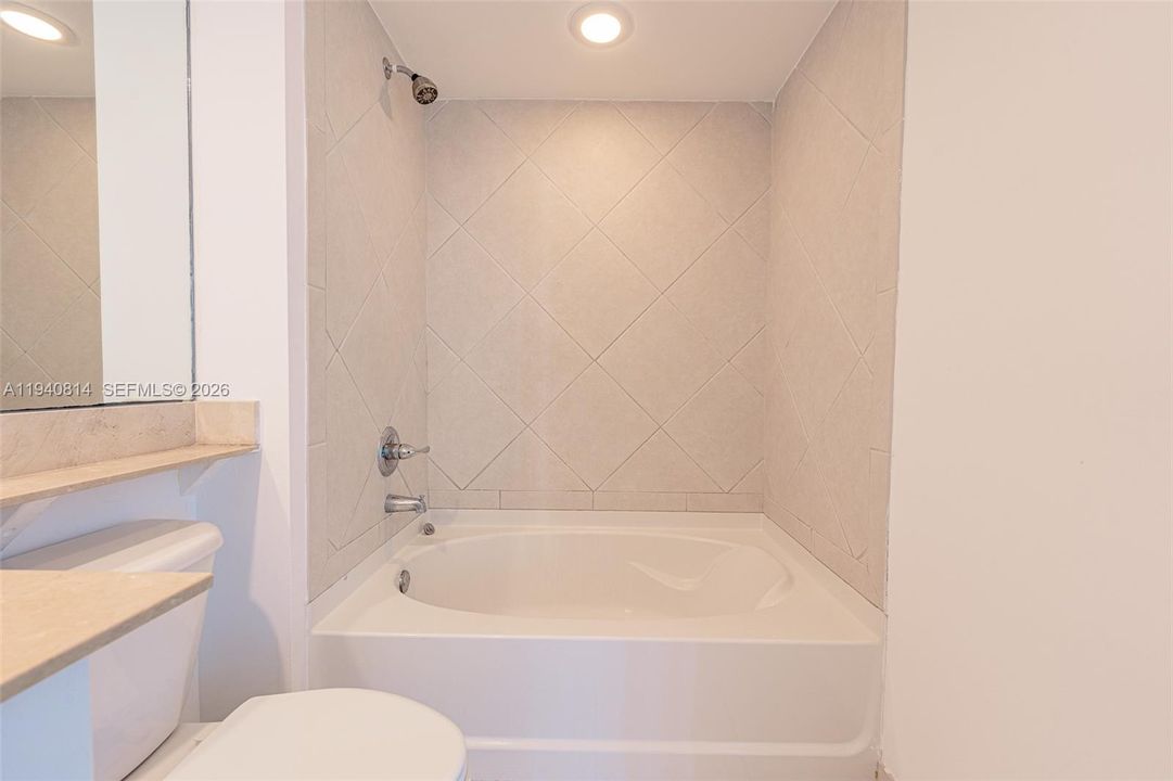 出租: $3,200 (0 贝兹, 1 浴室, 507 平方英尺)