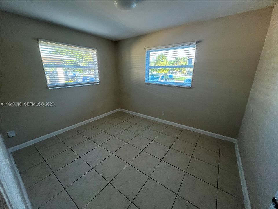 В аренду: $1,750 (2 спален, 1 ванн, 889 Квадратных фут)