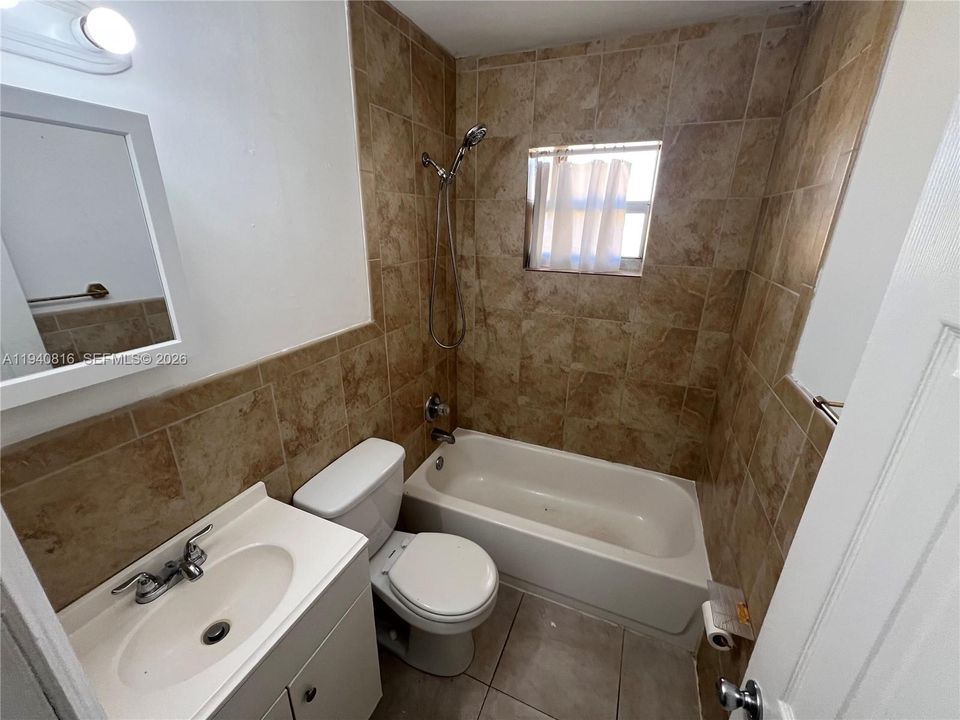 В аренду: $1,750 (2 спален, 1 ванн, 889 Квадратных фут)