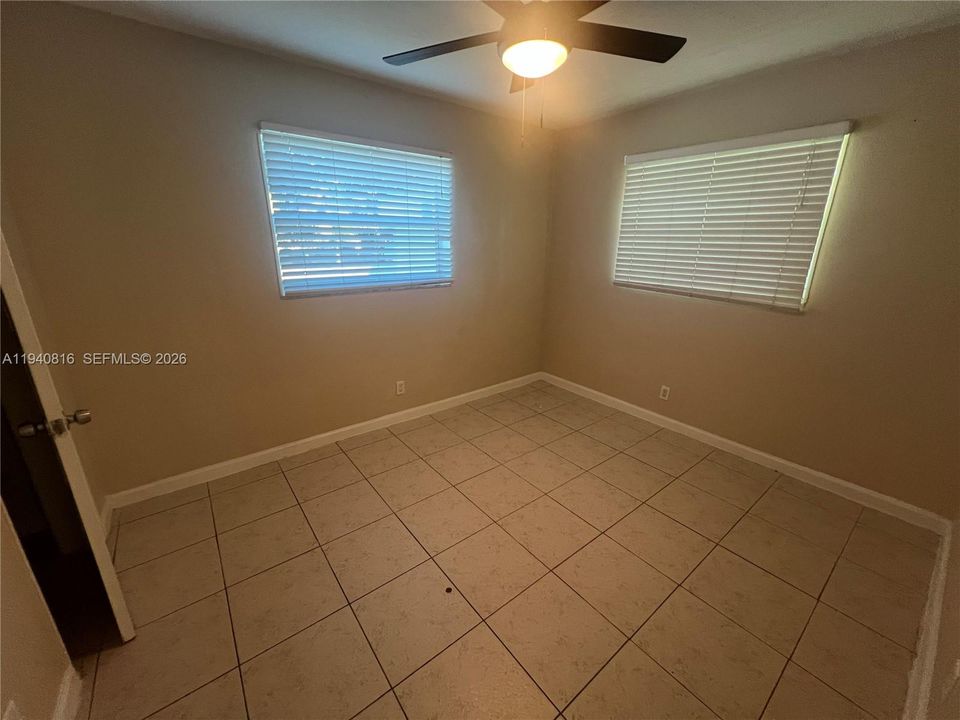 В аренду: $1,750 (2 спален, 1 ванн, 889 Квадратных фут)