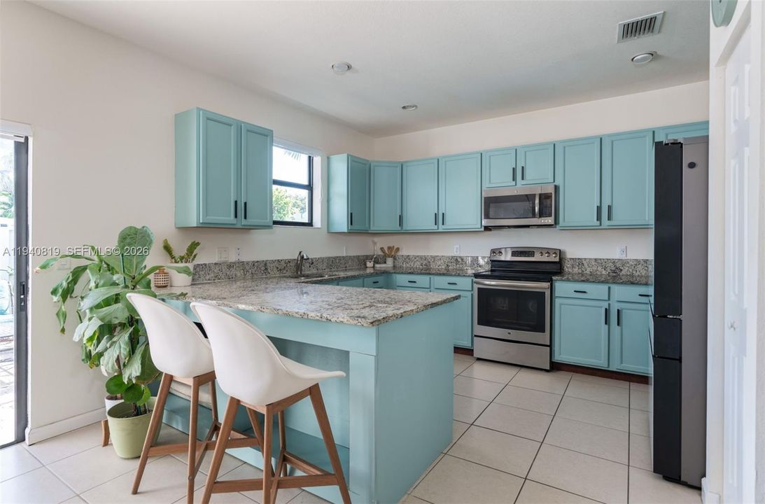 For Rent: $4,300 (4 beds, 2 baths, 1793 Square Feet)