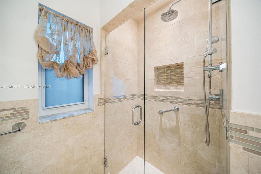 En Renta: $8,000 (3 camas, 2 baños, 1865 Pies cuadrados)