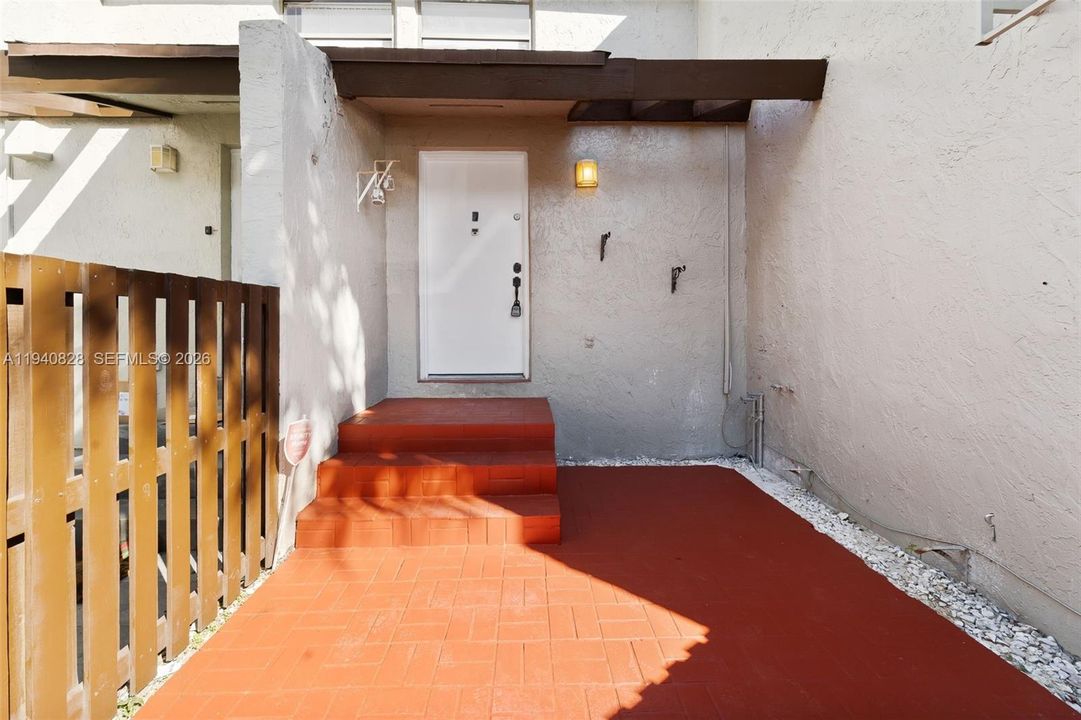 For Rent: $2,900 (3 beds, 2 baths, 1275 Square Feet)