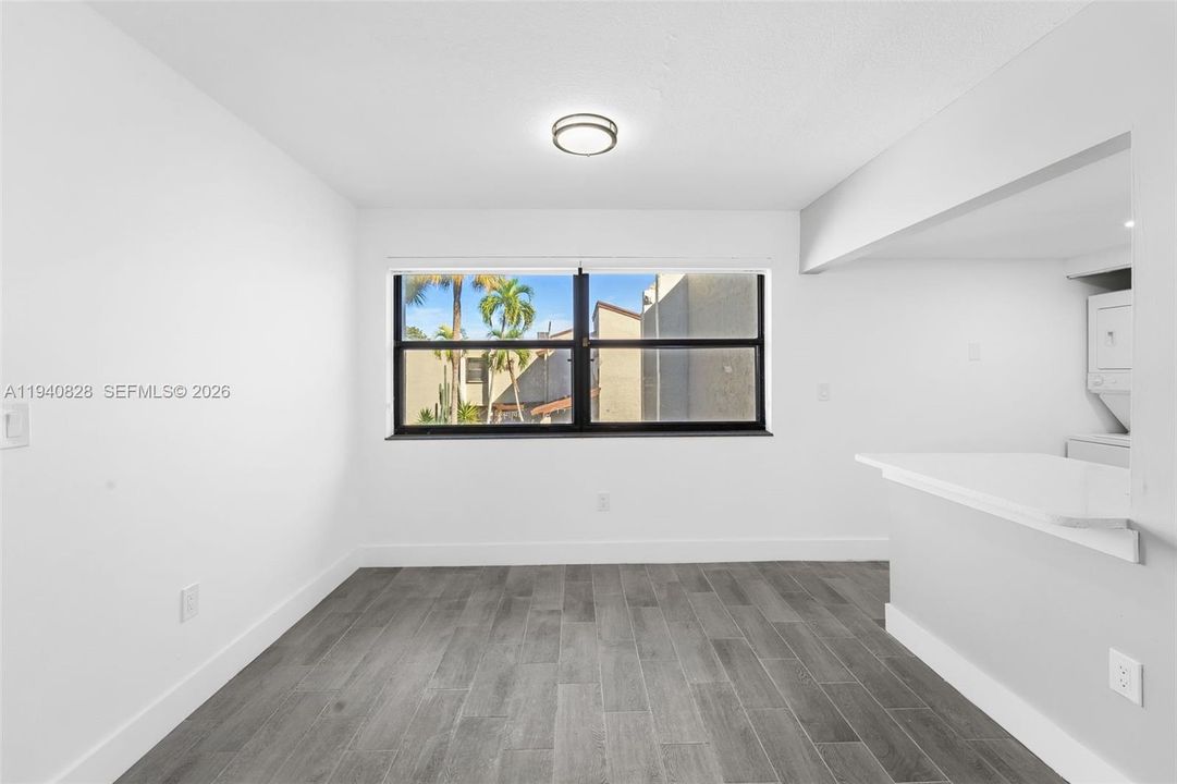 For Rent: $2,900 (3 beds, 2 baths, 1275 Square Feet)