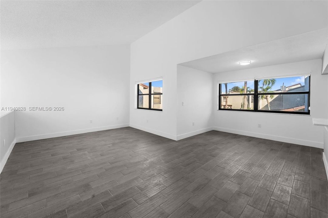 For Rent: $2,900 (3 beds, 2 baths, 1275 Square Feet)